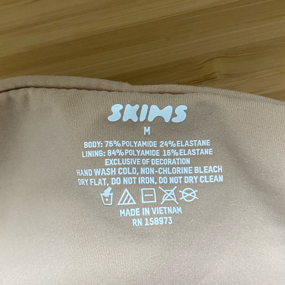 SKIMS Fits Everybody Bandeau - Picture 3 of 3